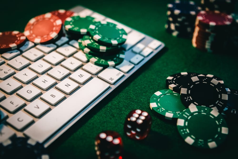 What makes the online slot more popular than a land-based casino?