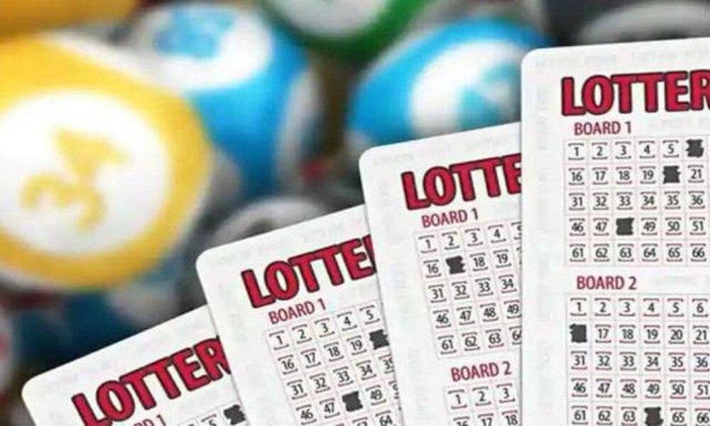 How does online lottery access vary for overseas and local players?